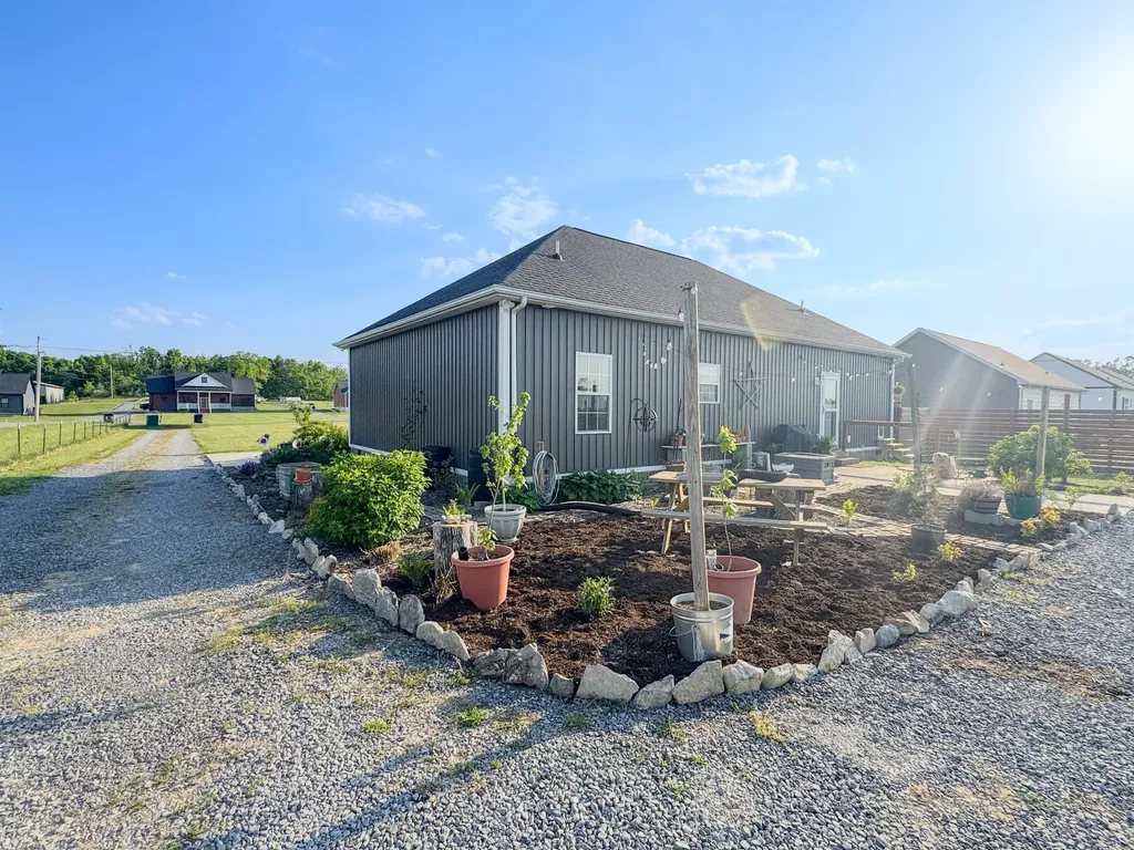 1828 Old Highway 52 Lafayette TN 37083
