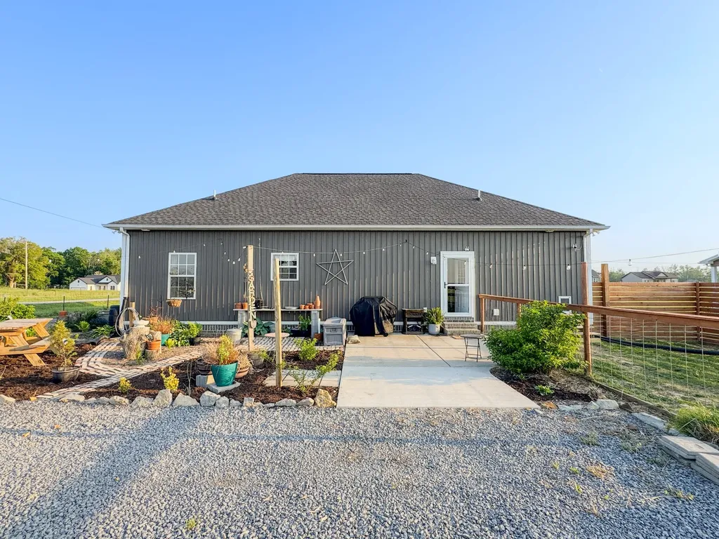 1828 Old Highway 52 Lafayette TN 37083