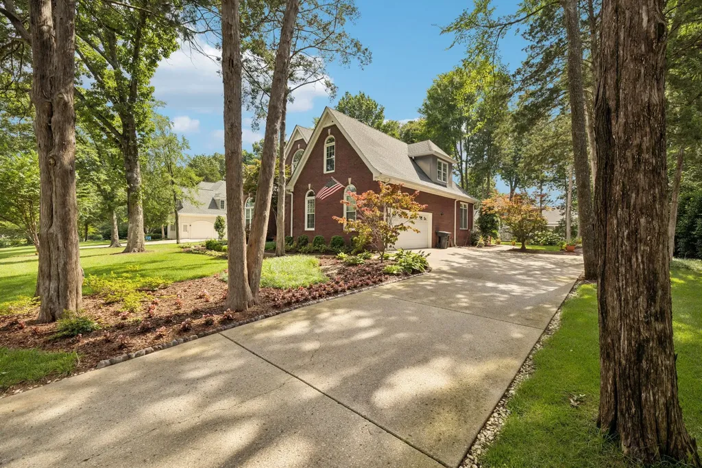 2230 Northwoods Drive Murfreesboro TN 37130