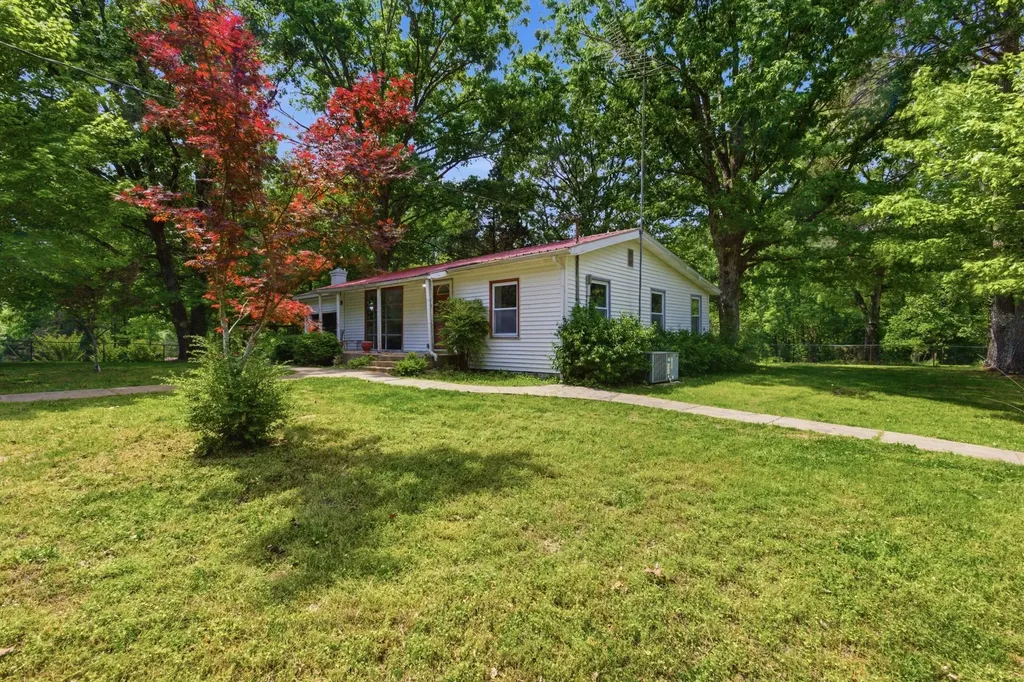 10075 Buckner Ridge Road Bon Aqua TN 37025
