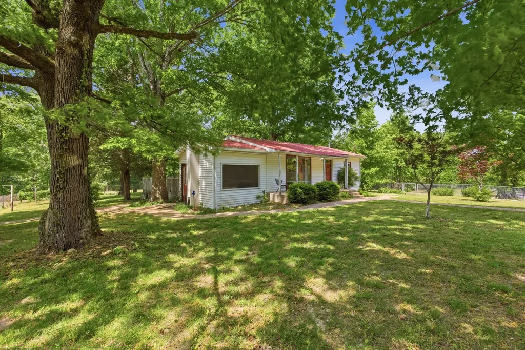 10075 Buckner Ridge Road Bon Aqua TN 37025