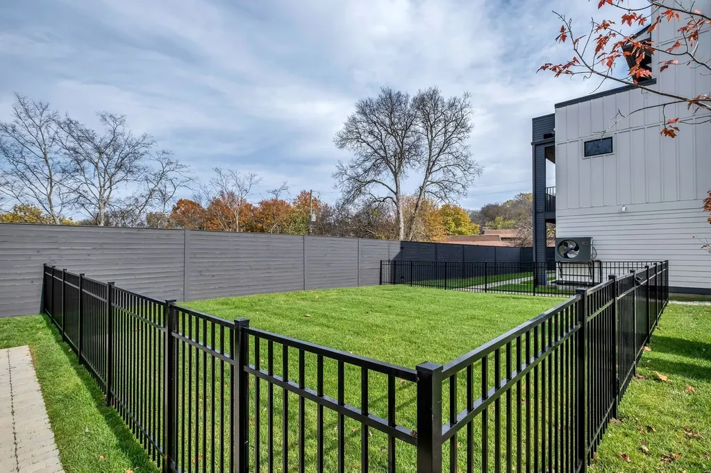 824B Watts Lane Nashville TN 37209