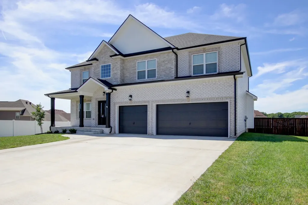 222 Cotoneaster Lane Clarksville TN 37043