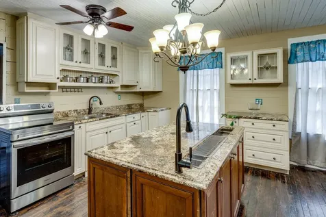 2012 Hoovers Road Duck River TN 38454