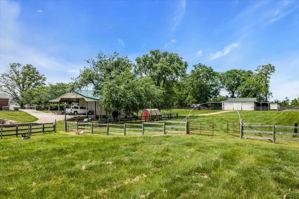 1555 Charles Bell Road Clarksville TN 37040