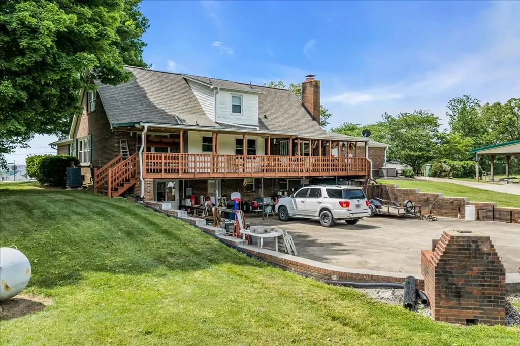 1555 Charles Bell Road Clarksville TN 37040