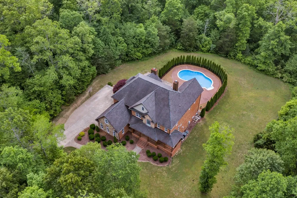 1032 Dogwood Lane Burns TN 37029