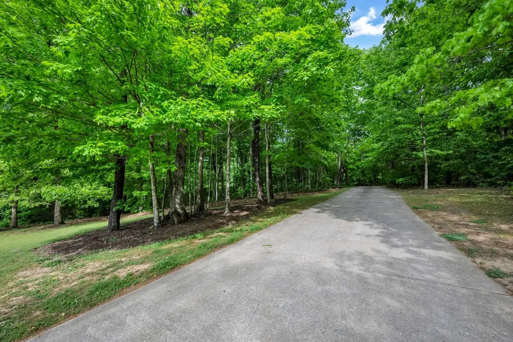 1032 Dogwood Lane Burns TN 37029
