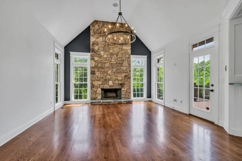 1032 Dogwood Lane Burns TN 37029