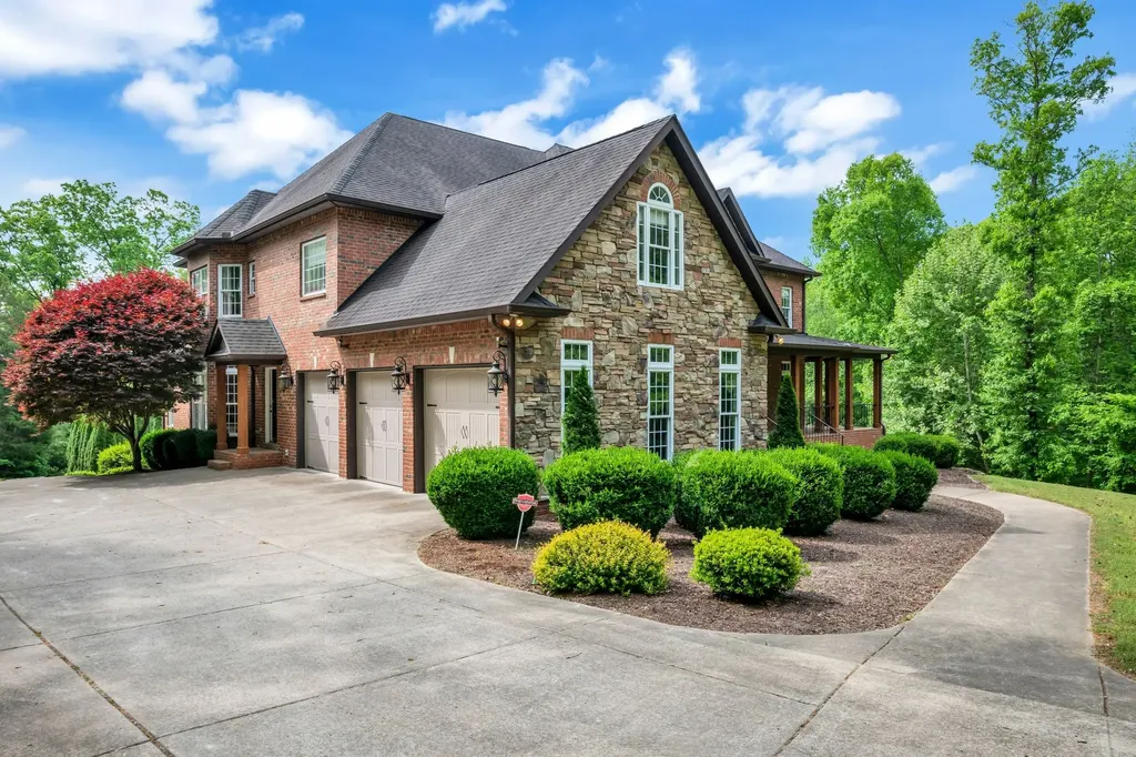 1032 Dogwood Lane Burns TN 37029