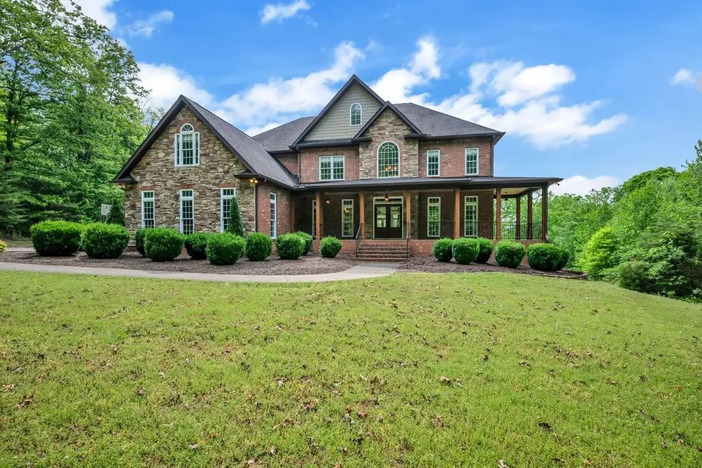 1032 Dogwood Lane Burns TN 37029