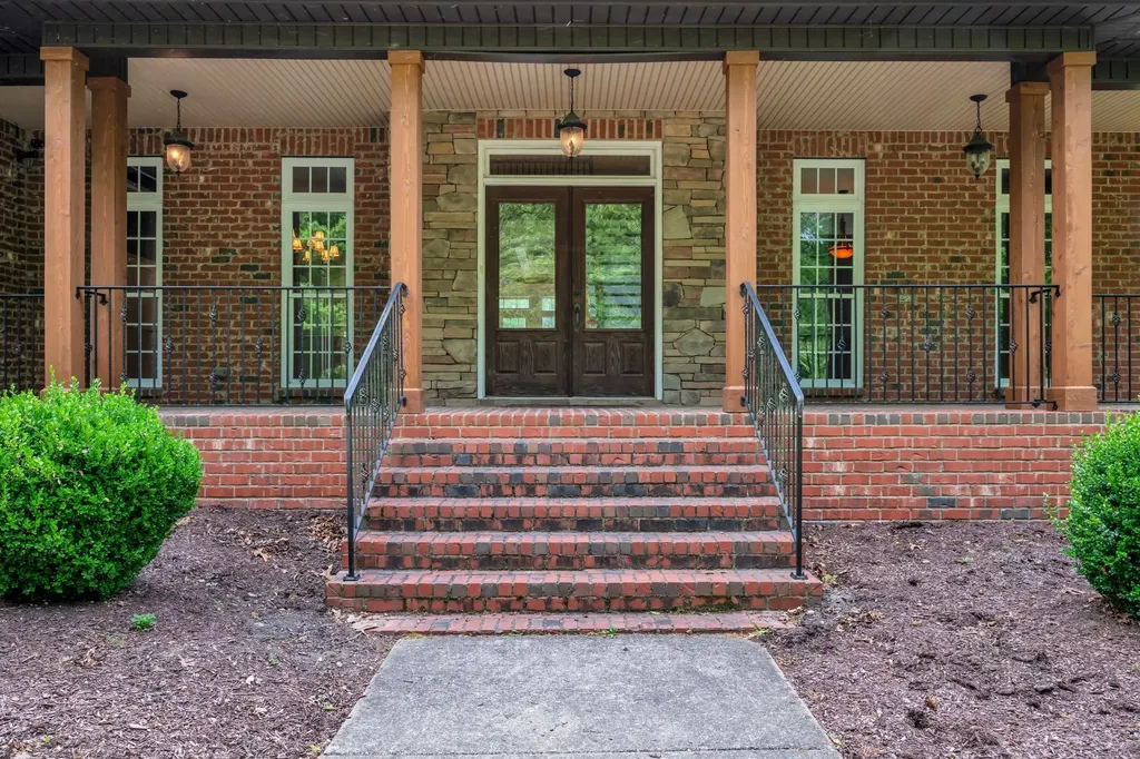 1032 Dogwood Lane Burns TN 37029