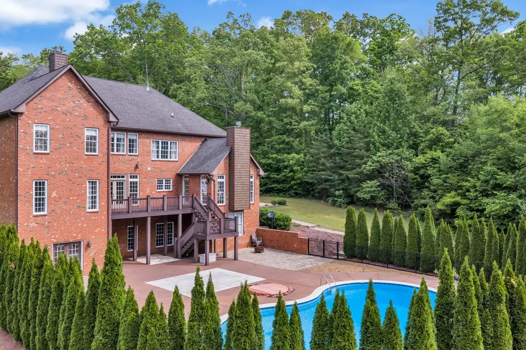 1032 Dogwood Lane Burns TN 37029