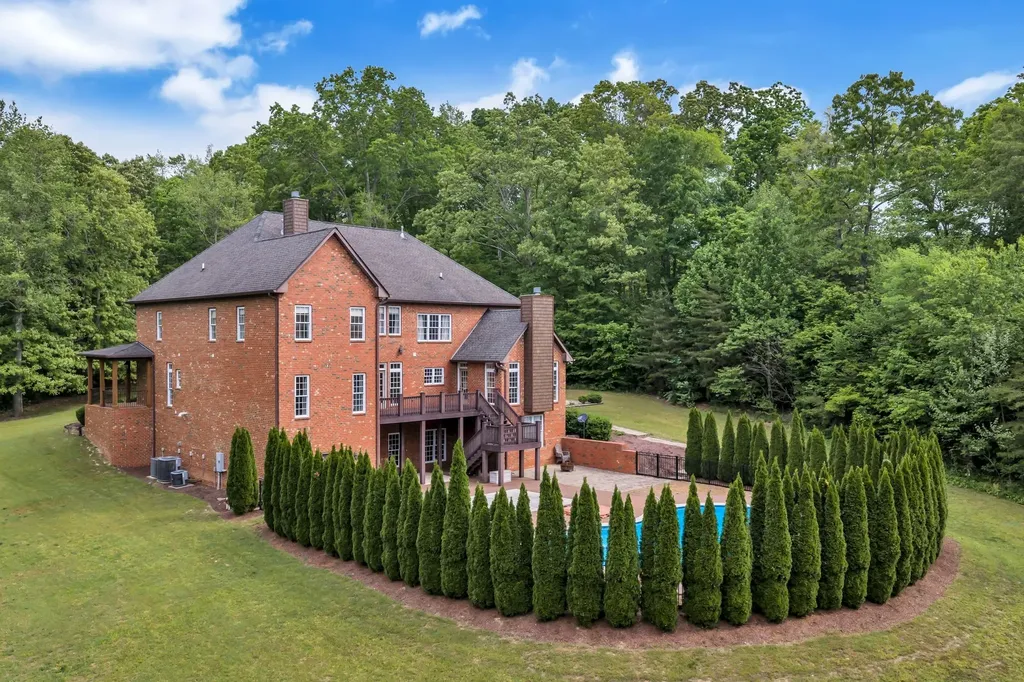 1032 Dogwood Lane Burns TN 37029