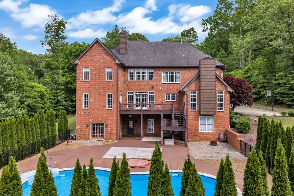 1032 Dogwood Lane Burns TN 37029