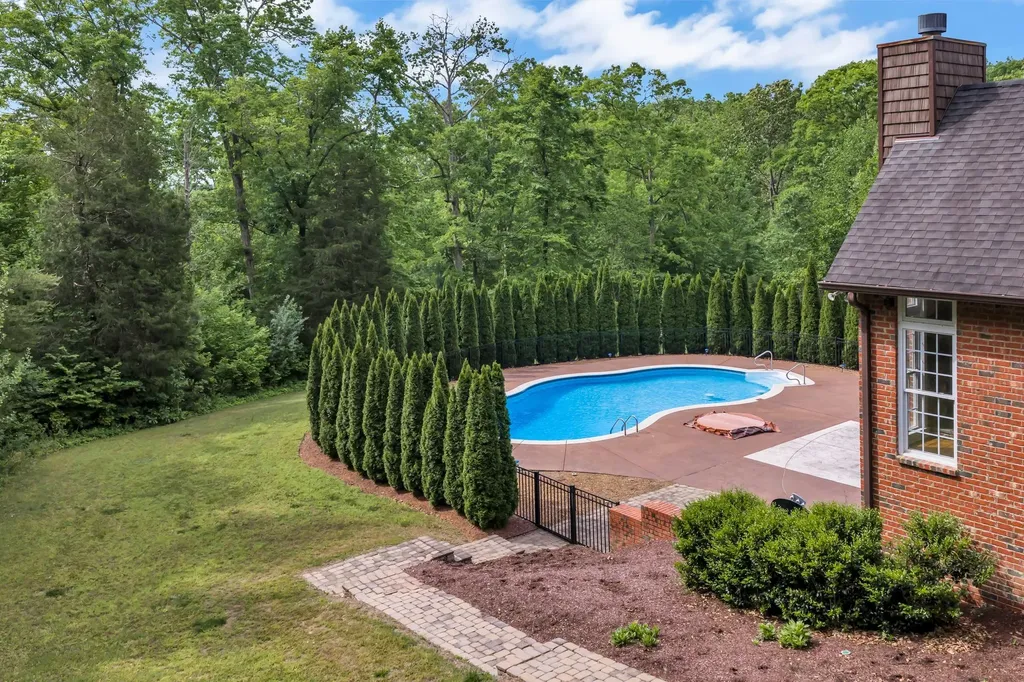 1032 Dogwood Lane Burns TN 37029