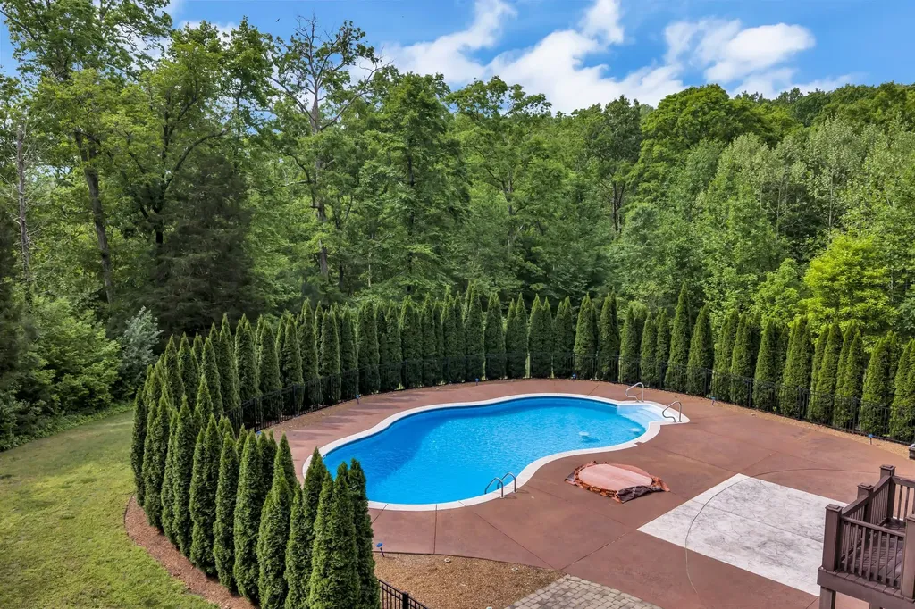 1032 Dogwood Lane Burns TN 37029