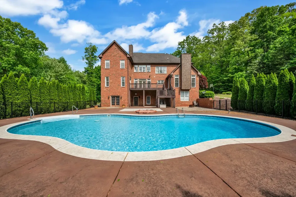 1032 Dogwood Lane Burns TN 37029