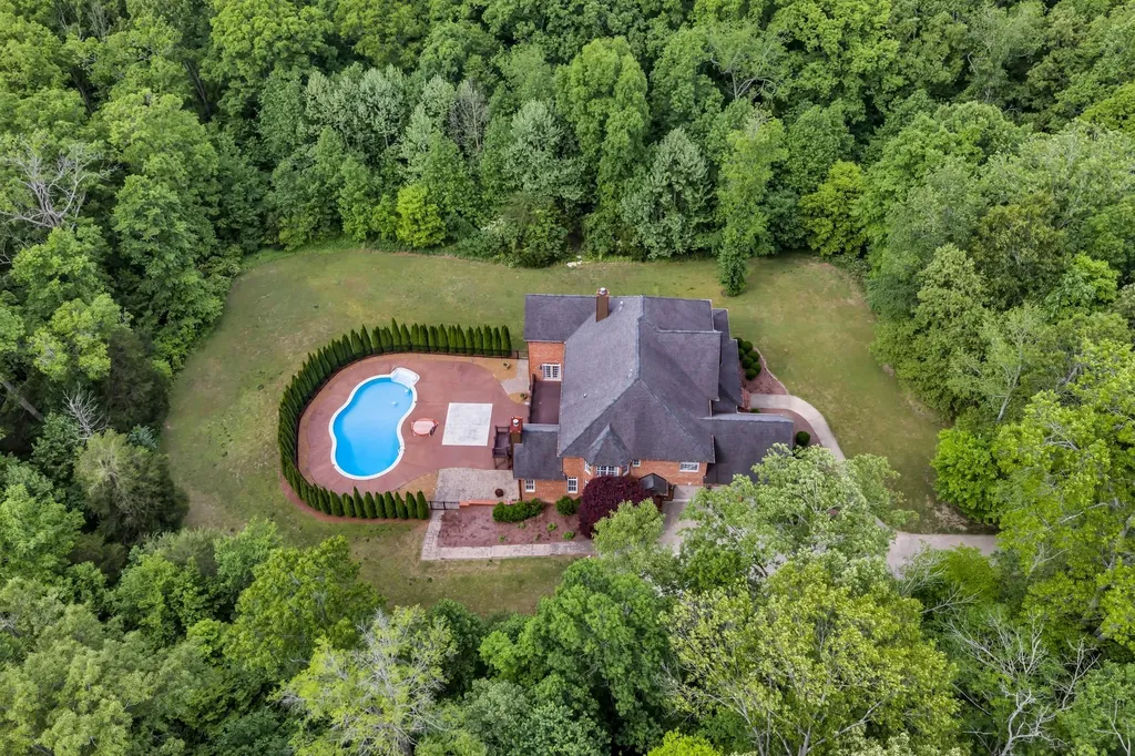 1032 Dogwood Lane Burns TN 37029