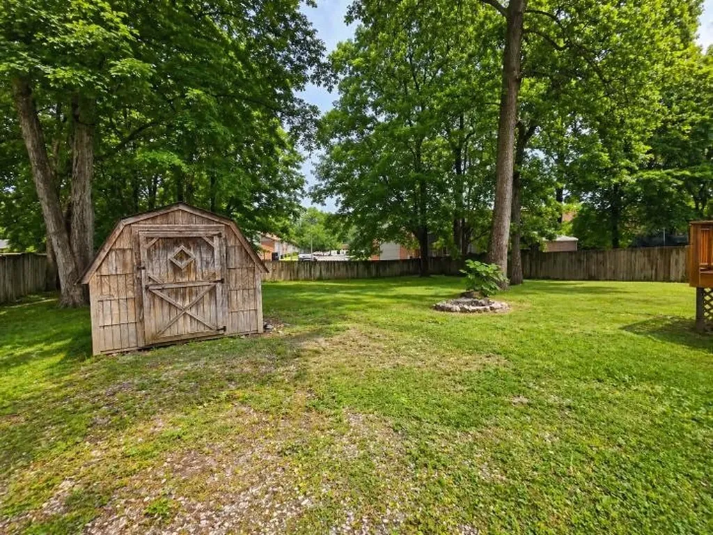 125 Mossland Drive Clarksville TN 37042