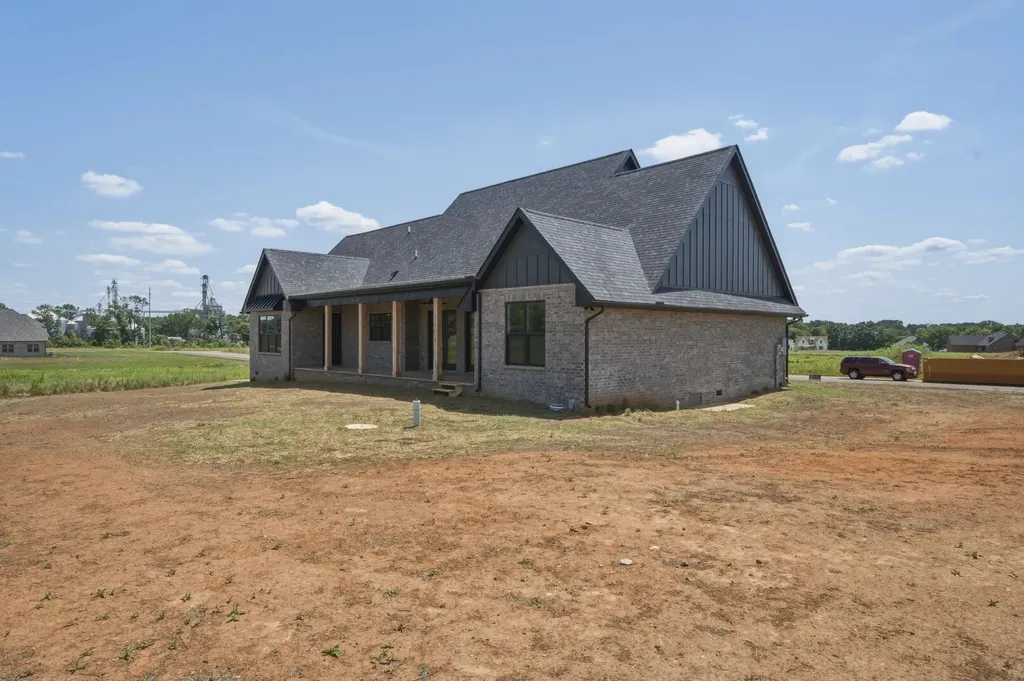 5022 Royal View Way Clarksville TN 37040