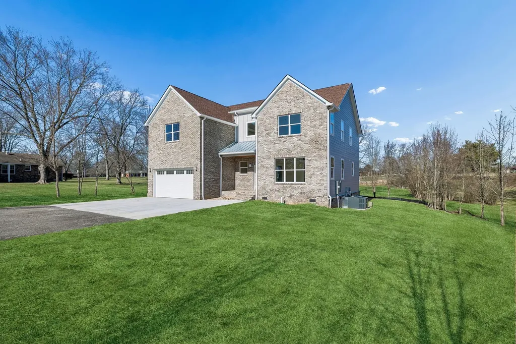 1054 Nichols Cir, E Gallatin TN 37066