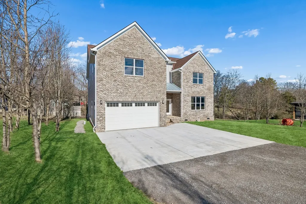1054 Nichols Cir, E Gallatin TN 37066
