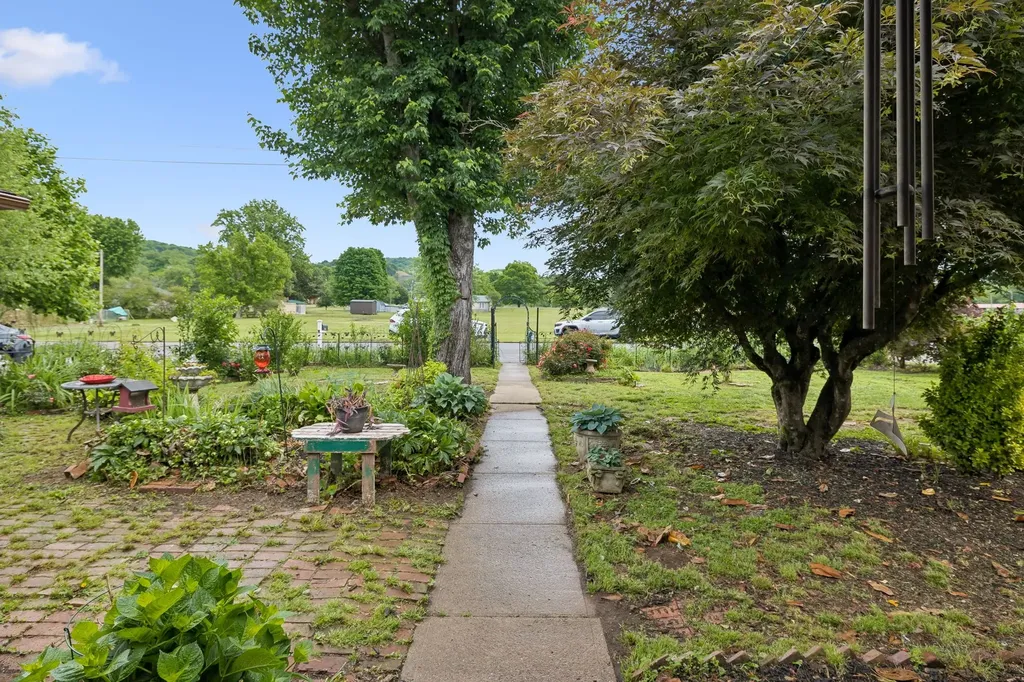 205 Riverside Dr, N Carthage TN 37030