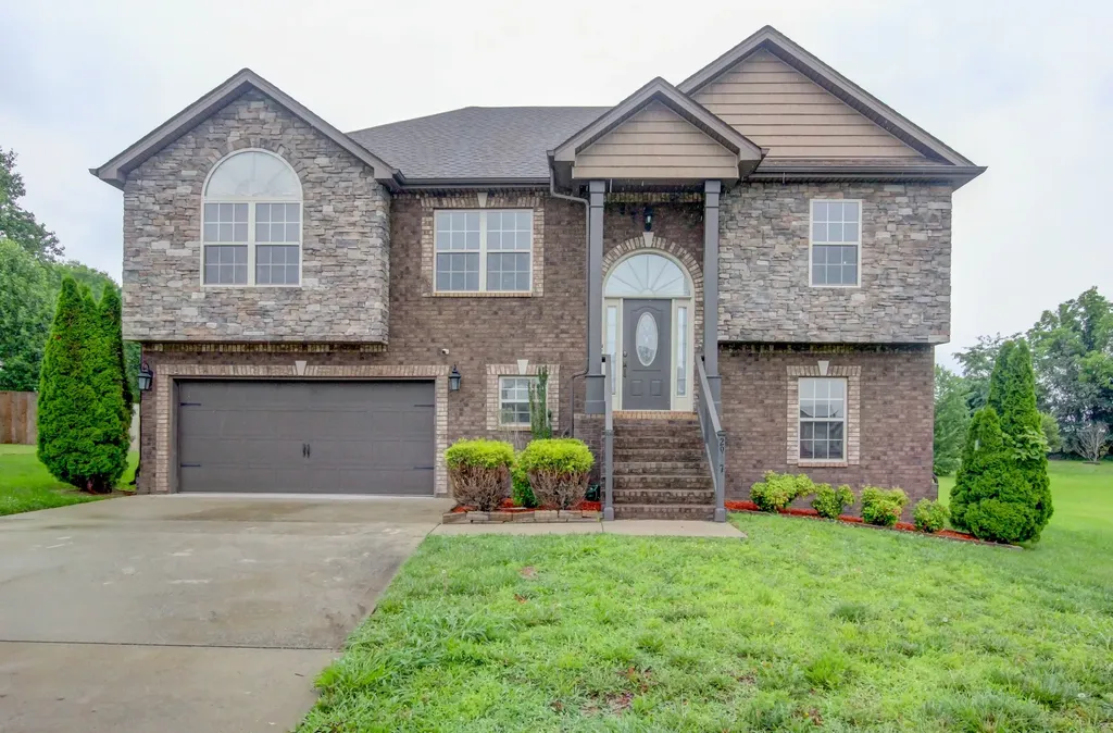 2937 Mcmanus Circle Clarksville TN 37042