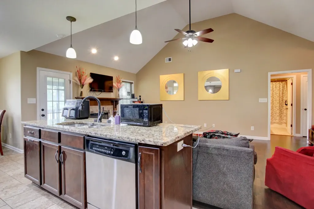 2937 Mcmanus Circle Clarksville TN 37042