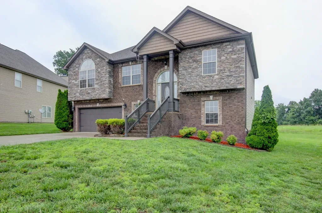 2937 Mcmanus Circle Clarksville TN 37042