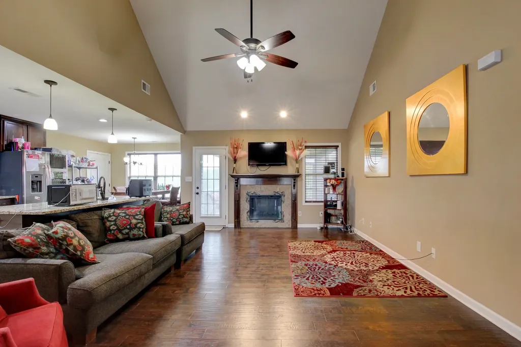 2937 Mcmanus Circle Clarksville TN 37042