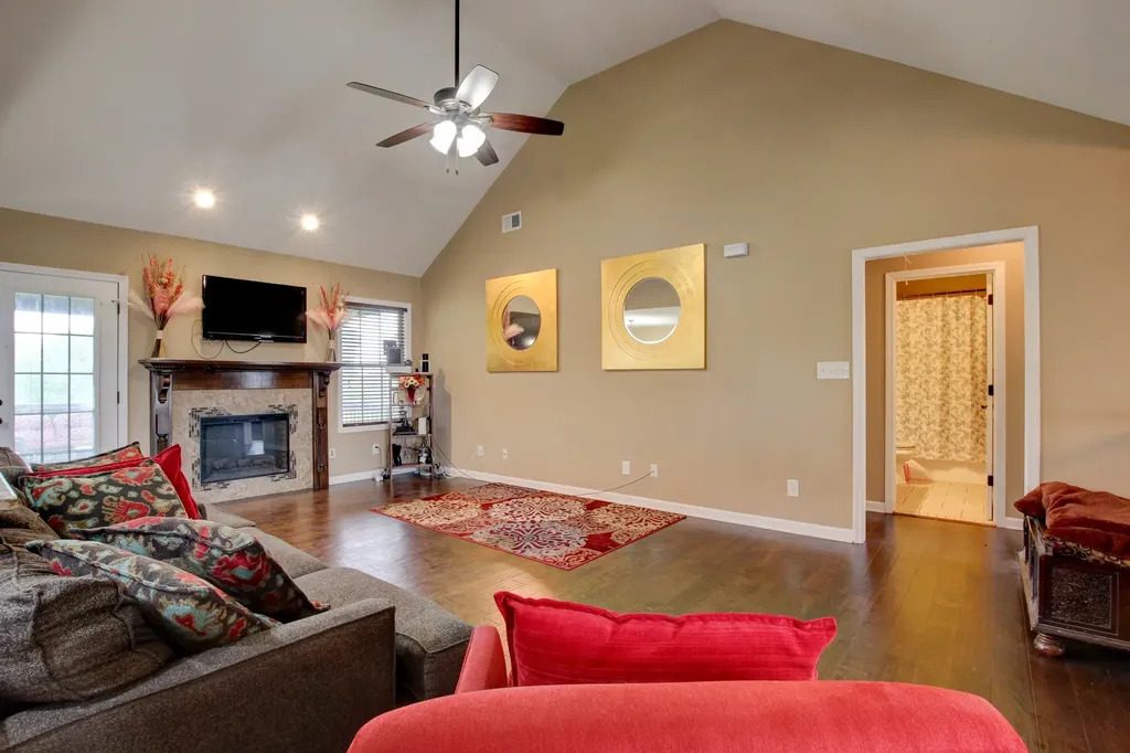 2937 Mcmanus Circle Clarksville TN 37042