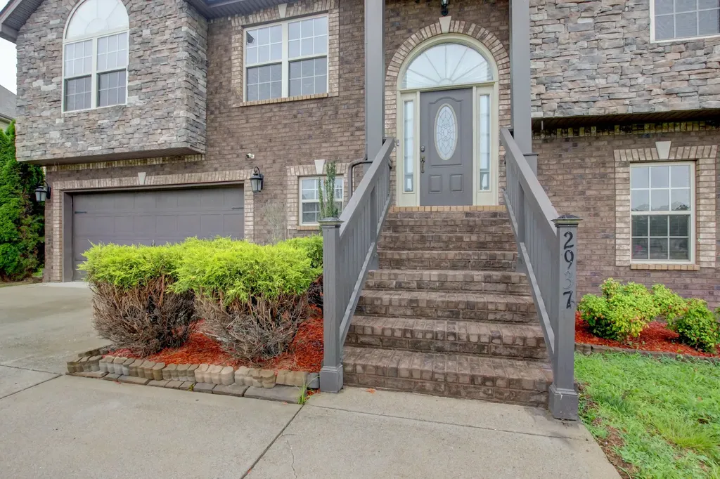 2937 Mcmanus Circle Clarksville TN 37042