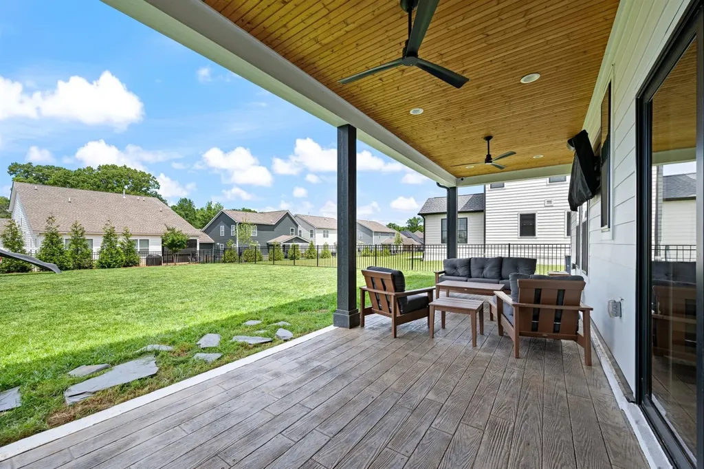 863 Shady Bluff Trail Clarksville TN 37043