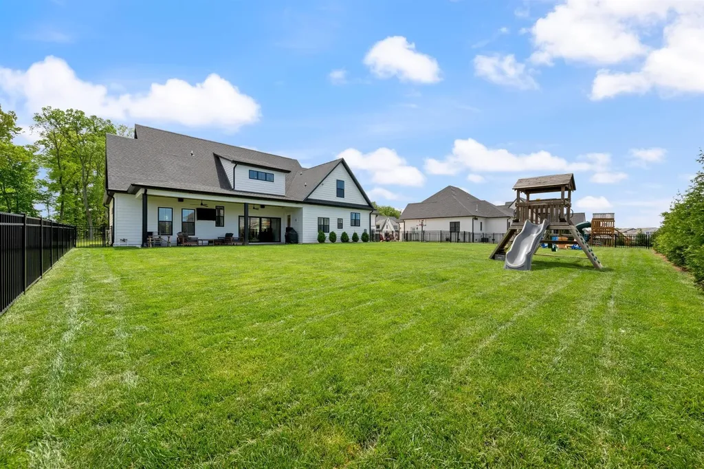863 Shady Bluff Trail Clarksville TN 37043