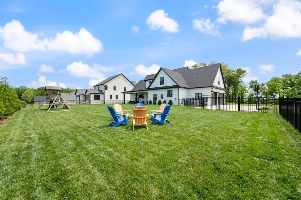 863 Shady Bluff Trail Clarksville TN 37043