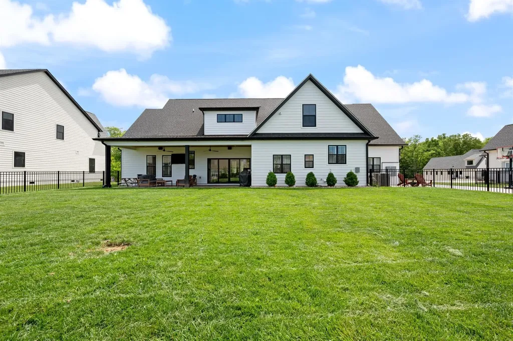 863 Shady Bluff Trail Clarksville TN 37043