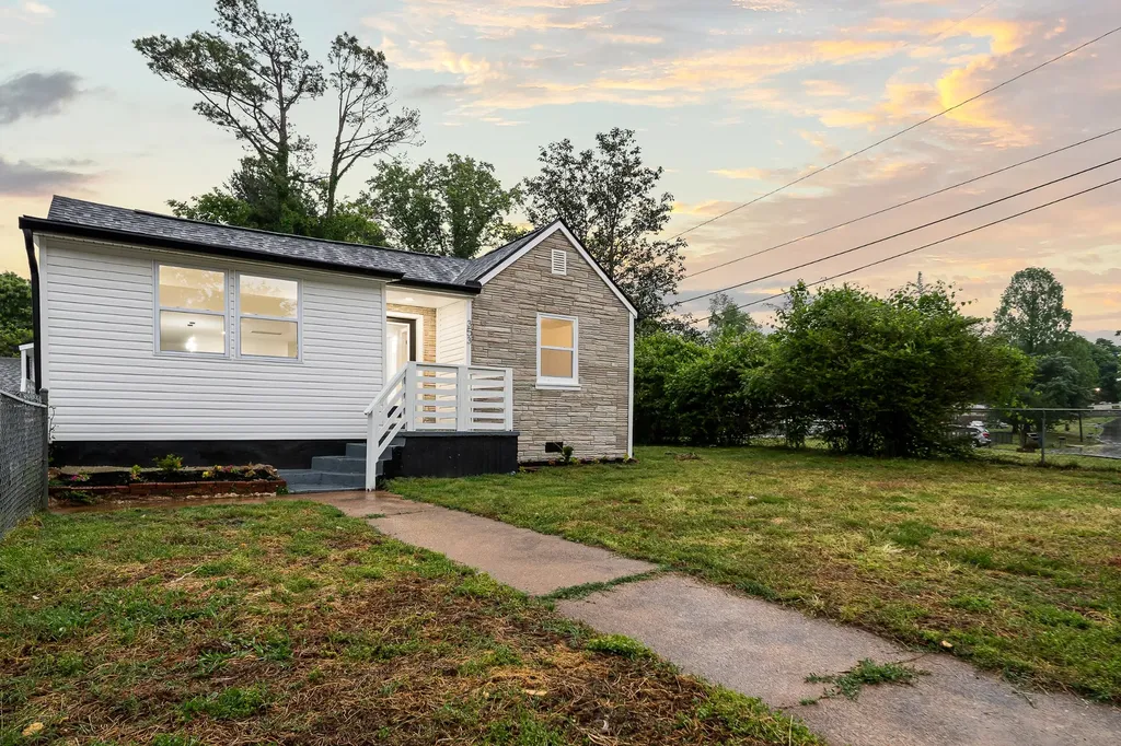 353 Hickory Heights Clarksville TN 37040