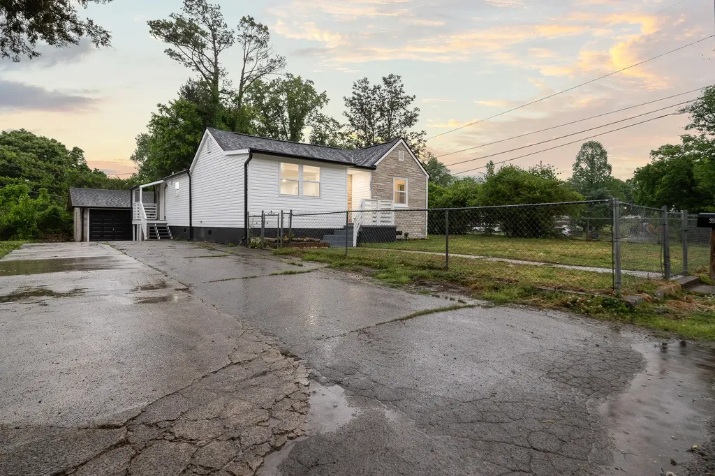 353 Hickory Heights Clarksville TN 37040
