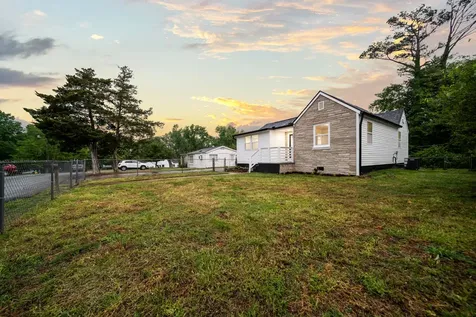 353 Hickory Heights Clarksville TN 37040