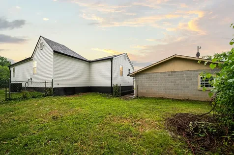 353 Hickory Heights Clarksville TN 37040