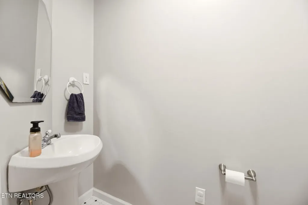 235 Raccoon Valley Road Maynardville TN 37807