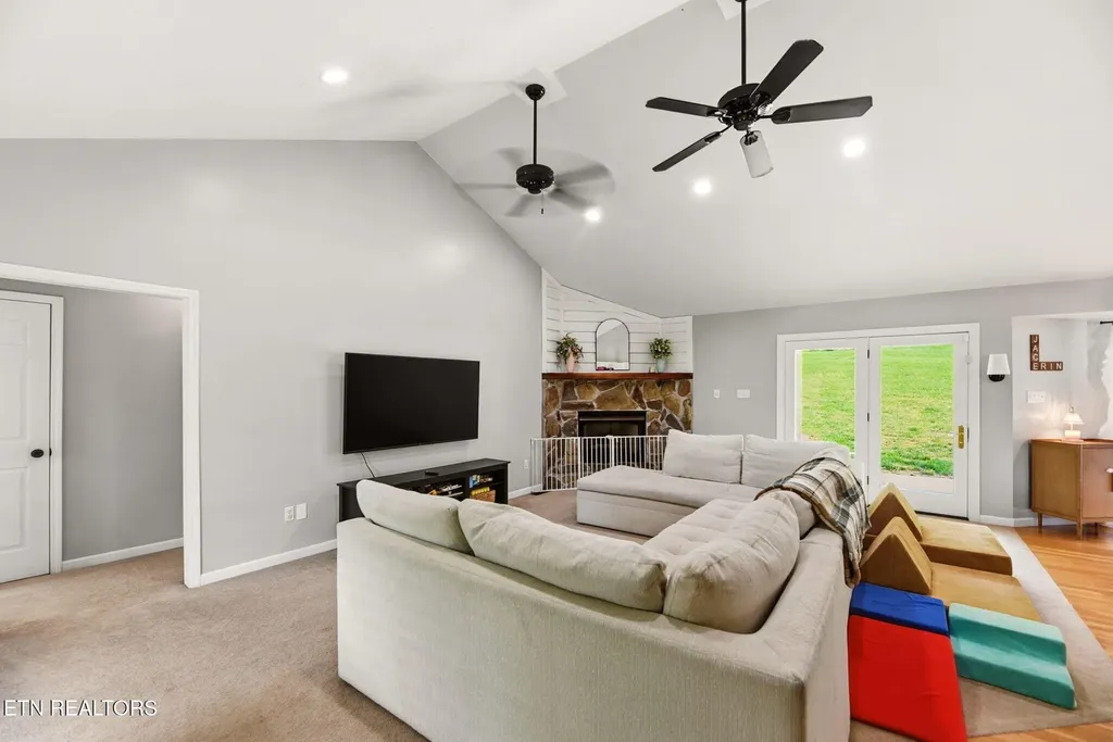 235 Raccoon Valley Road Maynardville TN 37807