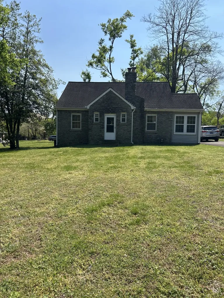1412 E Riverwood Drive Nashville TN 37216