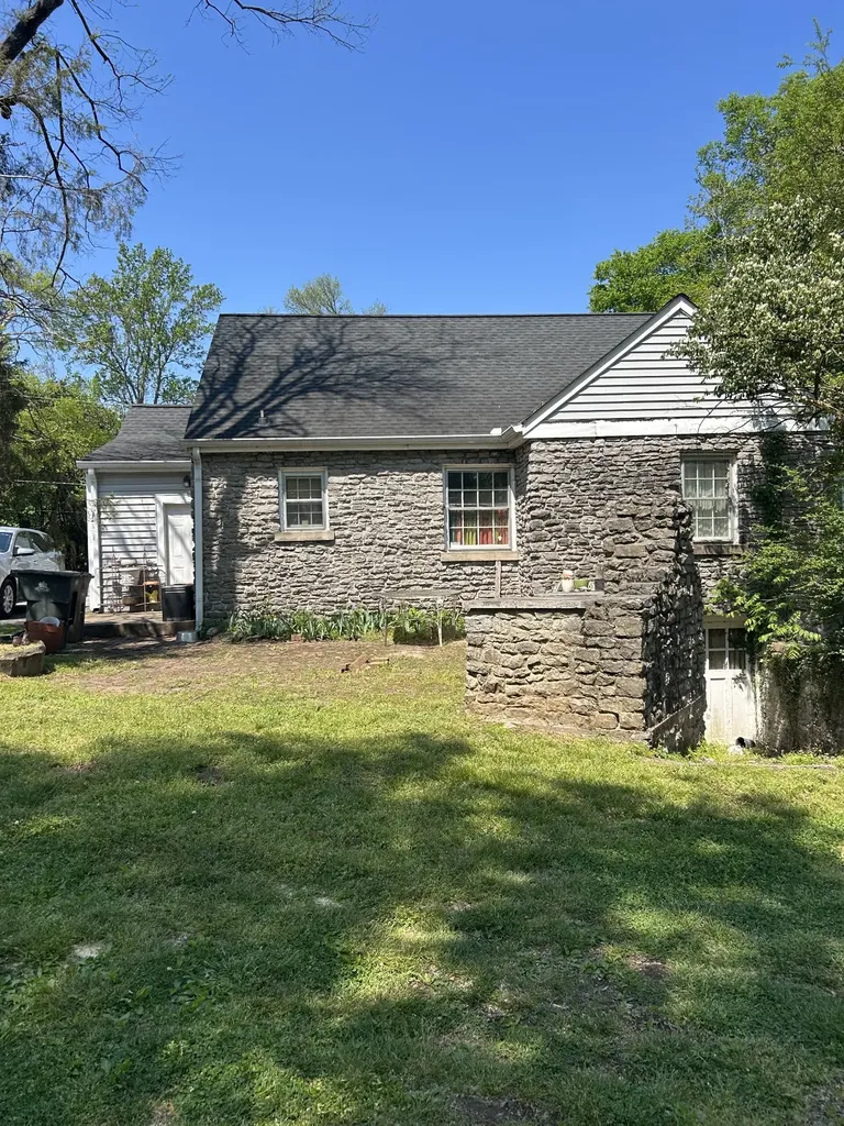 1412 E Riverwood Drive Nashville TN 37216