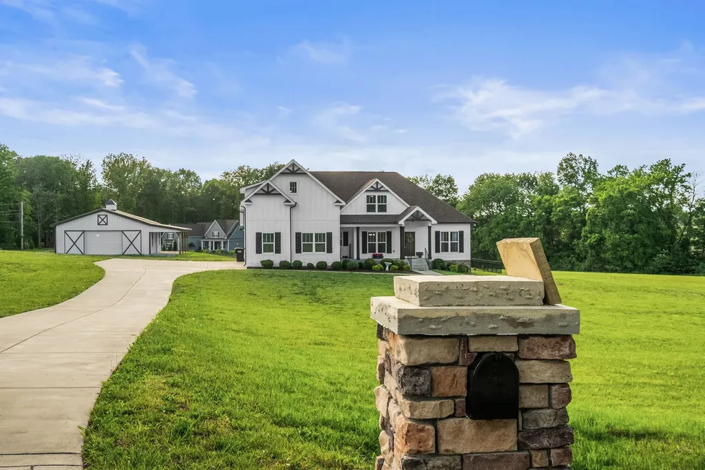 3378 New Hall Road Greenbrier TN 37073