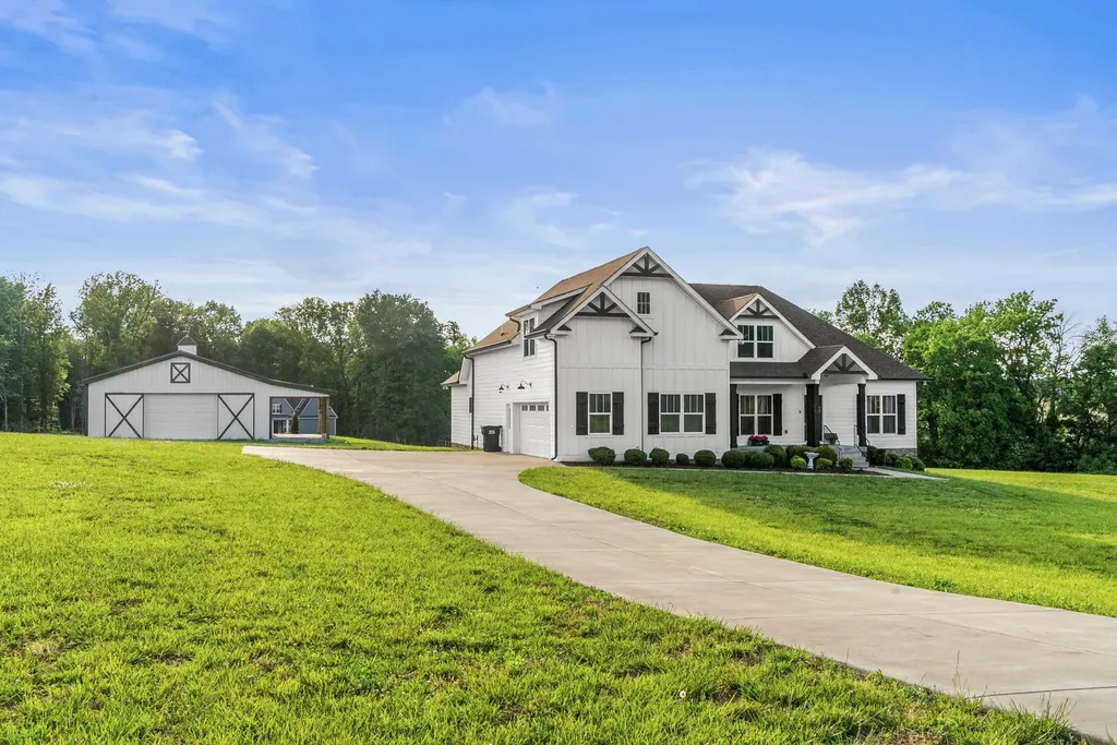 3378 New Hall Road Greenbrier TN 37073