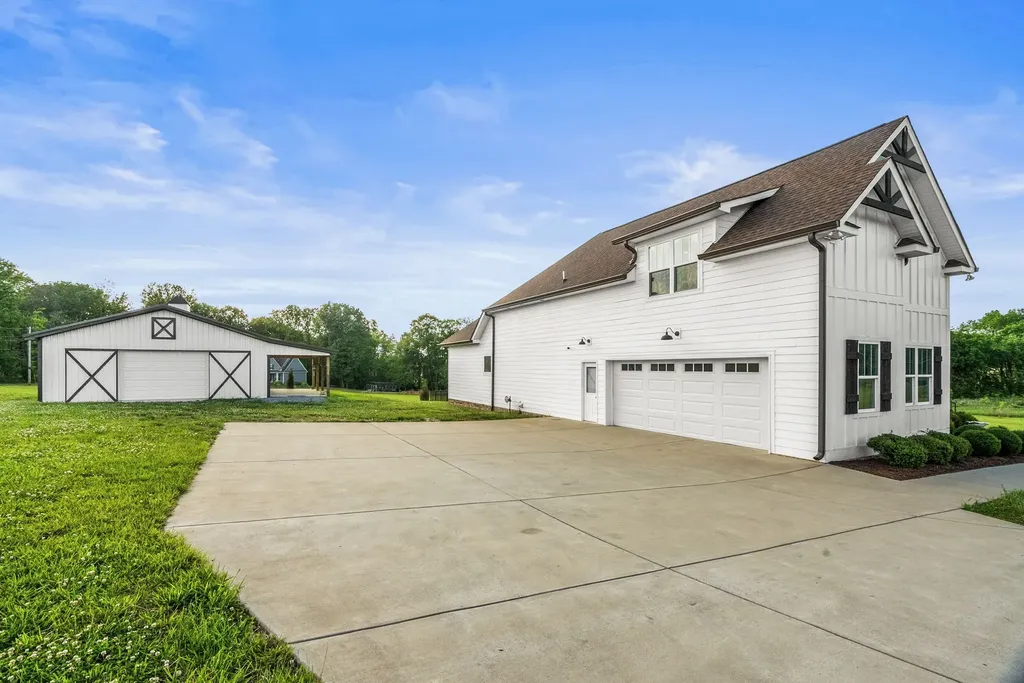 3378 New Hall Road Greenbrier TN 37073