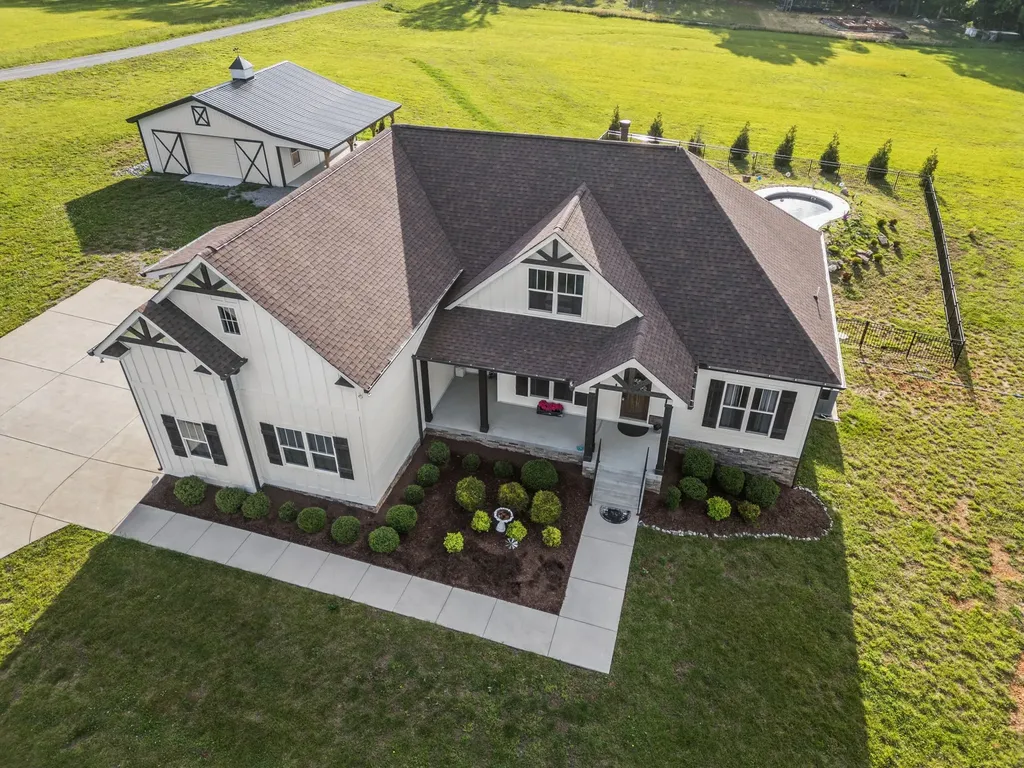 3378 New Hall Road Greenbrier TN 37073